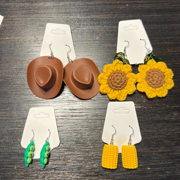 Jewelry - Lot of 4 pairs of earrings - farm aesthetic, western peas, sunflower, hat, corn